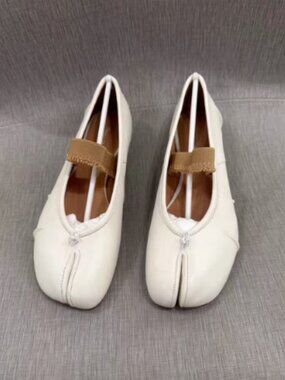 Maison Margiela Cream Split-Toe Flats
